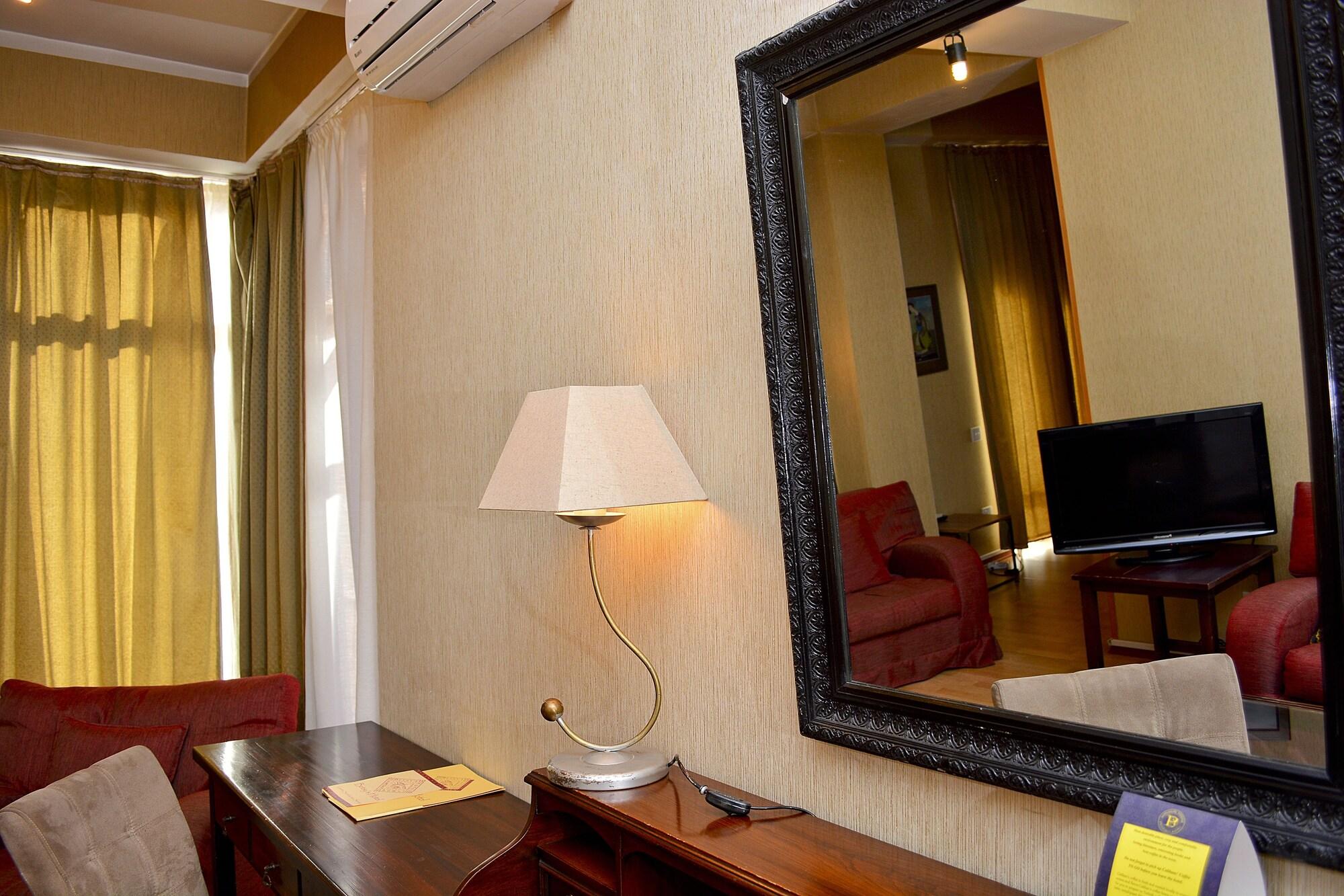 Urban Lodge Hotel Rooms And Suits ティビリシ エクステリア 写真