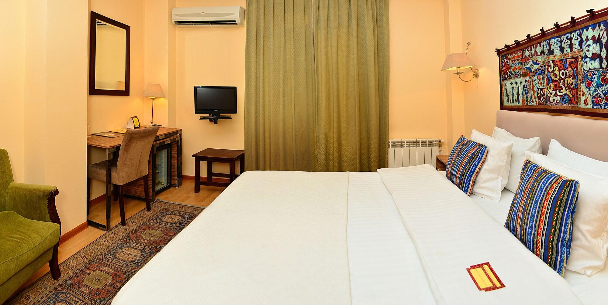 Urban Lodge Hotel Rooms And Suits ティビリシ エクステリア 写真