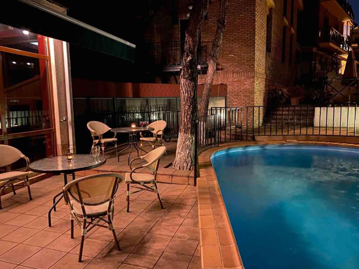 Urban Lodge Hotel Rooms And Suits ティビリシ エクステリア 写真