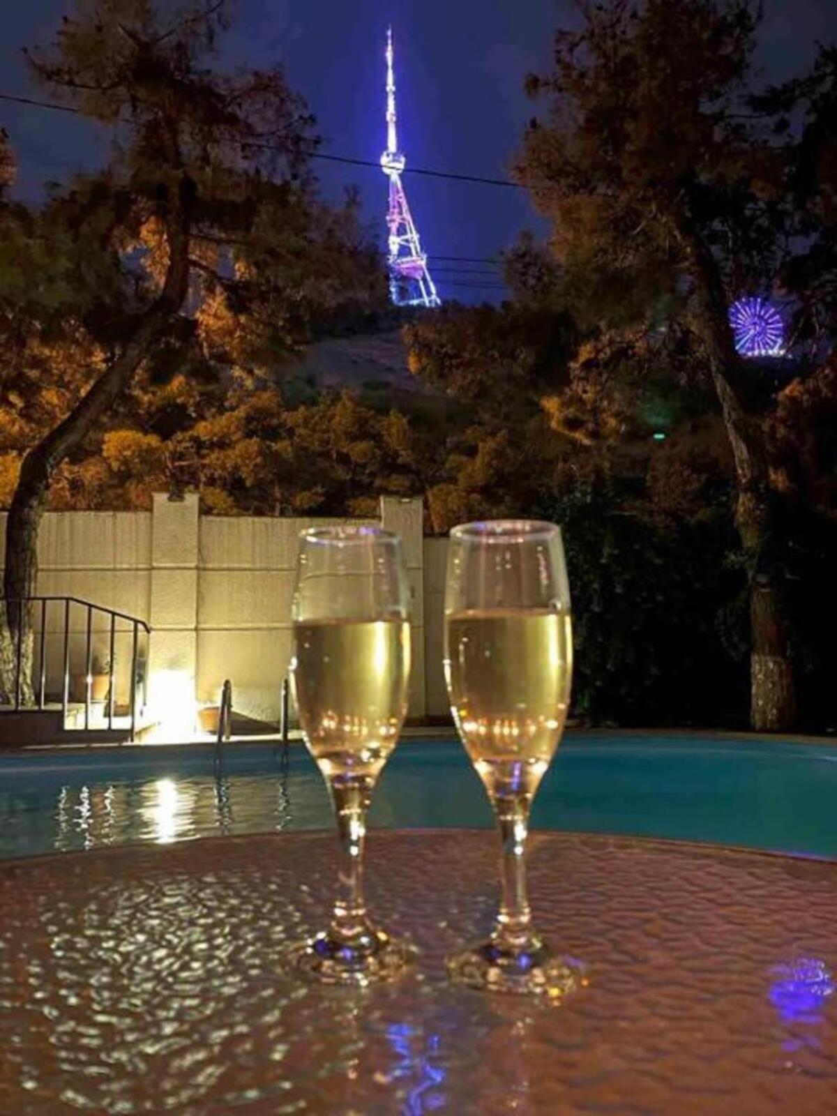 Urban Lodge Hotel Rooms And Suits ティビリシ エクステリア 写真