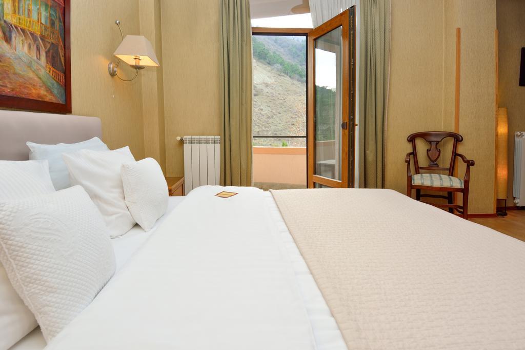 Urban Lodge Hotel Rooms And Suits ティビリシ エクステリア 写真